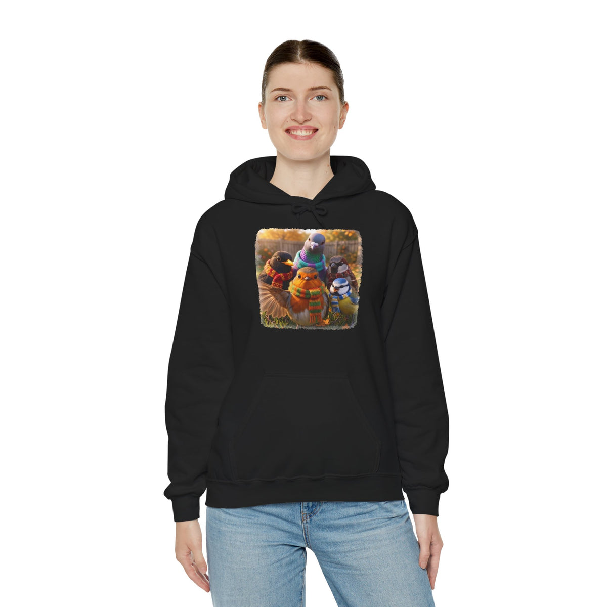 Gartenvögel Hoodie „Rosis Gruppen-Selfie“ – Kuscheliger Kapuzenpullover mit Rotkehlchen, Amsel & Meise
