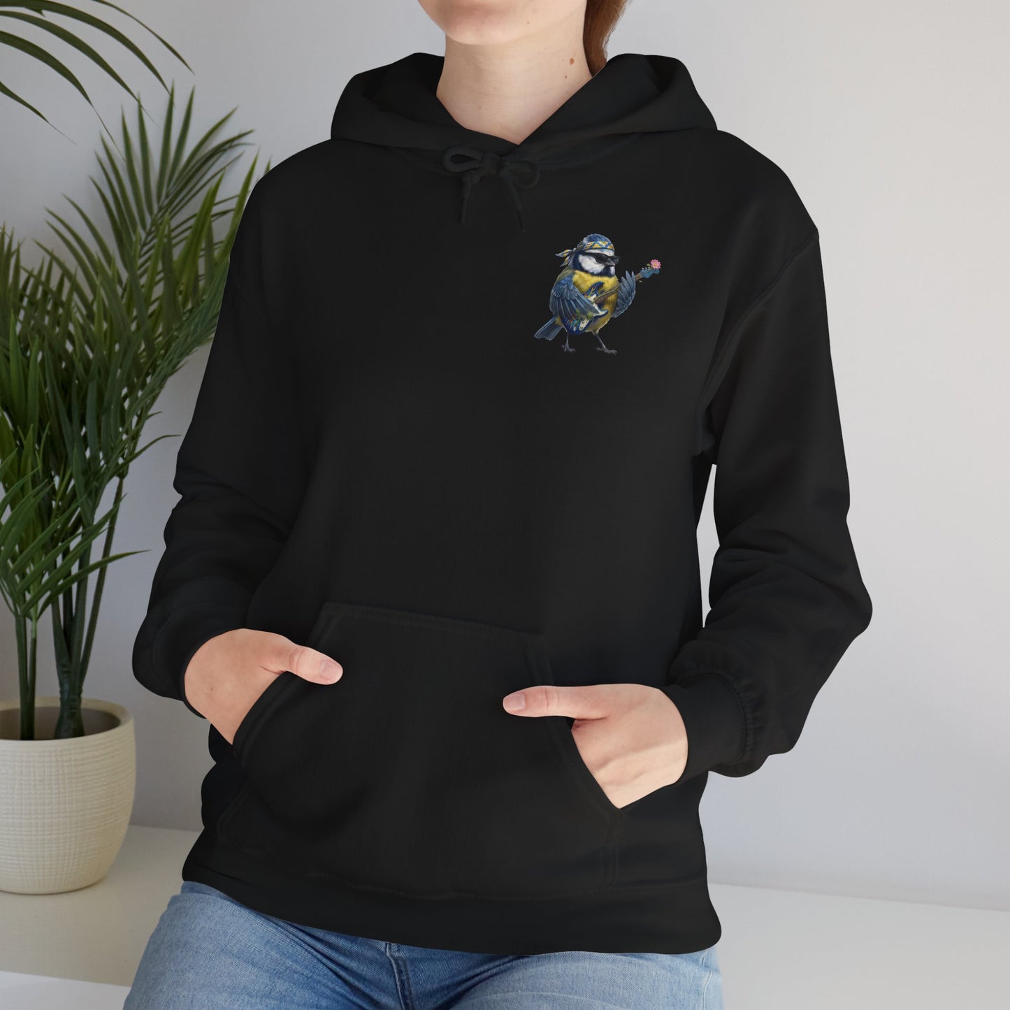 Bert Blaumeise mit Blumen-Gitarre – Premium Band-Hoodie | Die Gartenvögel