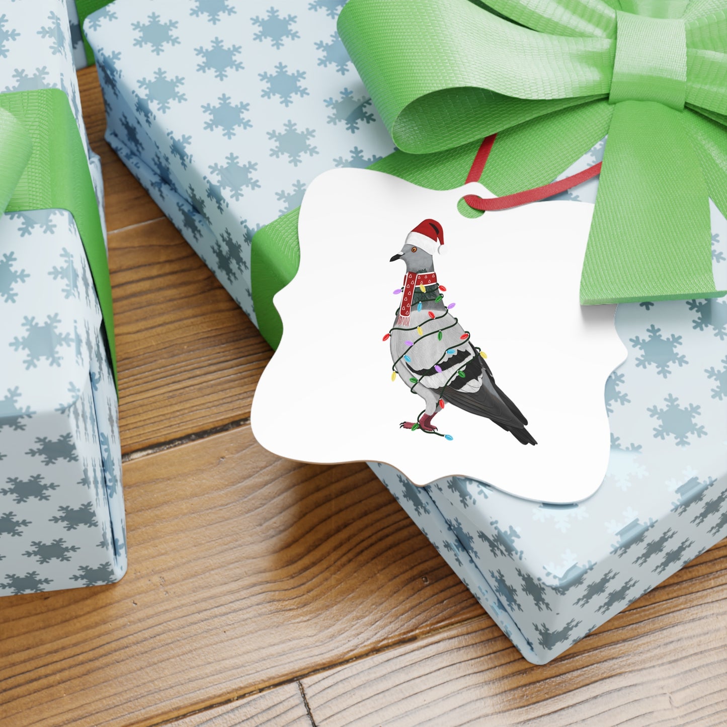 Taube Ornament aus Aluminium – Einzigartiger Christbaumschmuck mit Rotem Band