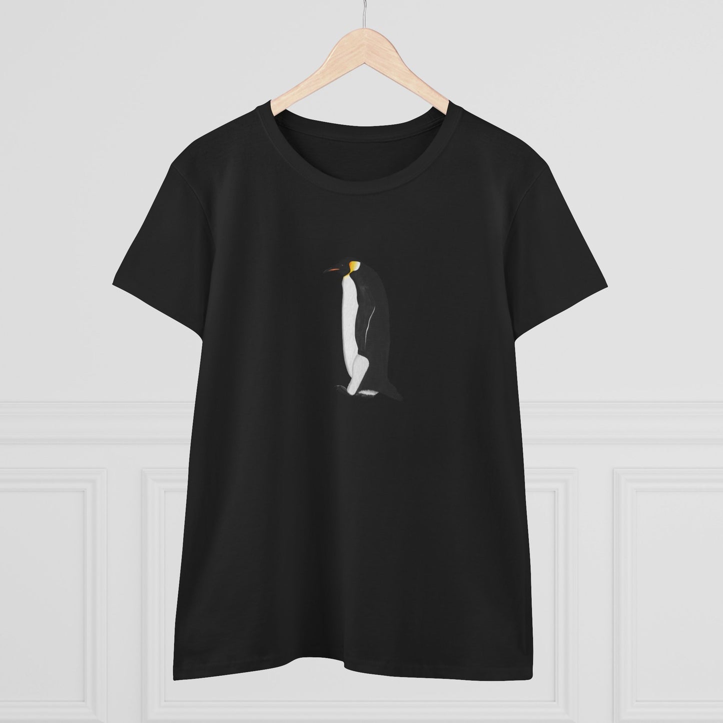 Penguin Bird Design for Birdwatchers and Bird Lovers Women's T-Shirt