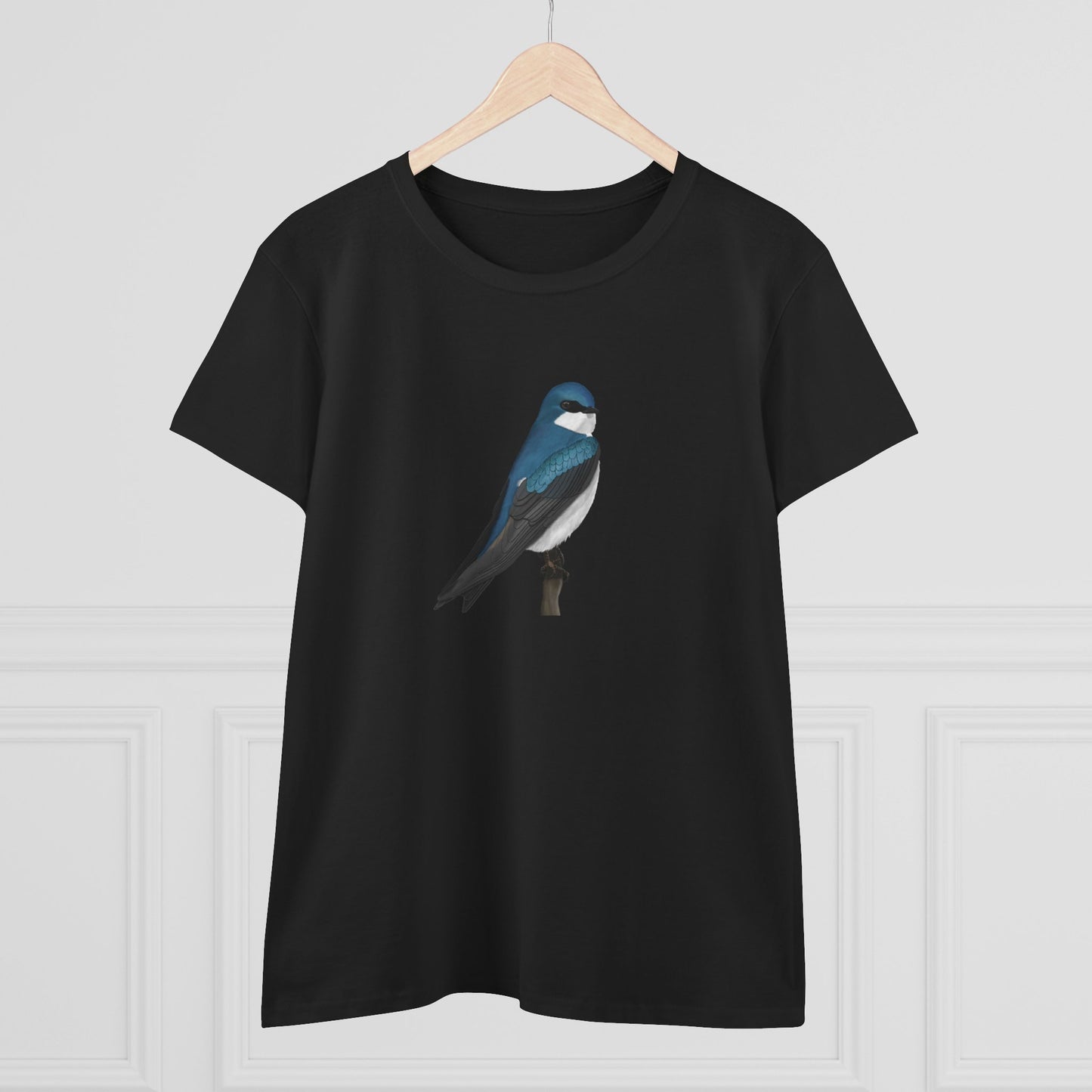 Tree Swallow Bird Design for Birdwatchers and Bird Lovers Women's T-Shirt