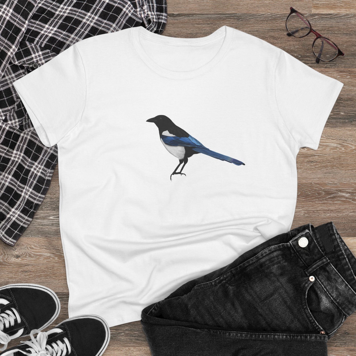 Magpie Bird Design for Birdwatchers and Bird Lovers Women's T-Shirt