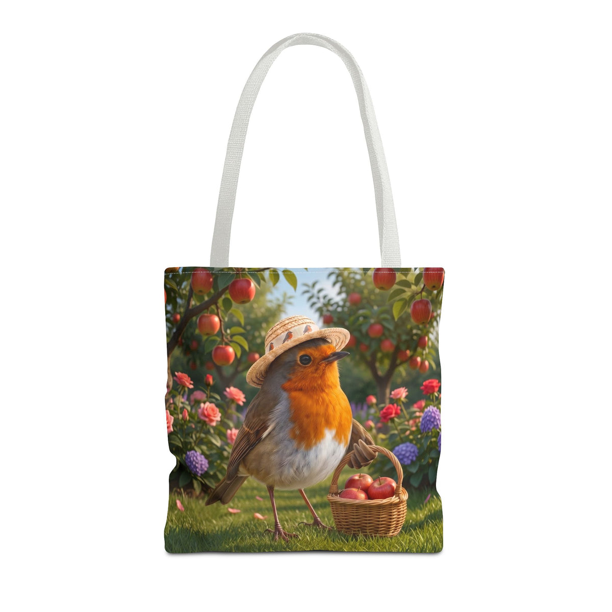 Quadratische Tragetasche aus Stoff mit weißen Baumwollgriffen. Auf der Tasche ist eine digitale Illustration von einem niedlichen Rotkehlchen namens Rosi aufgedruckt, das einen Sonnenhut trägt und mit einem vollen Apfelkörbchen unter Apfelbäumen in einem Garten steht.