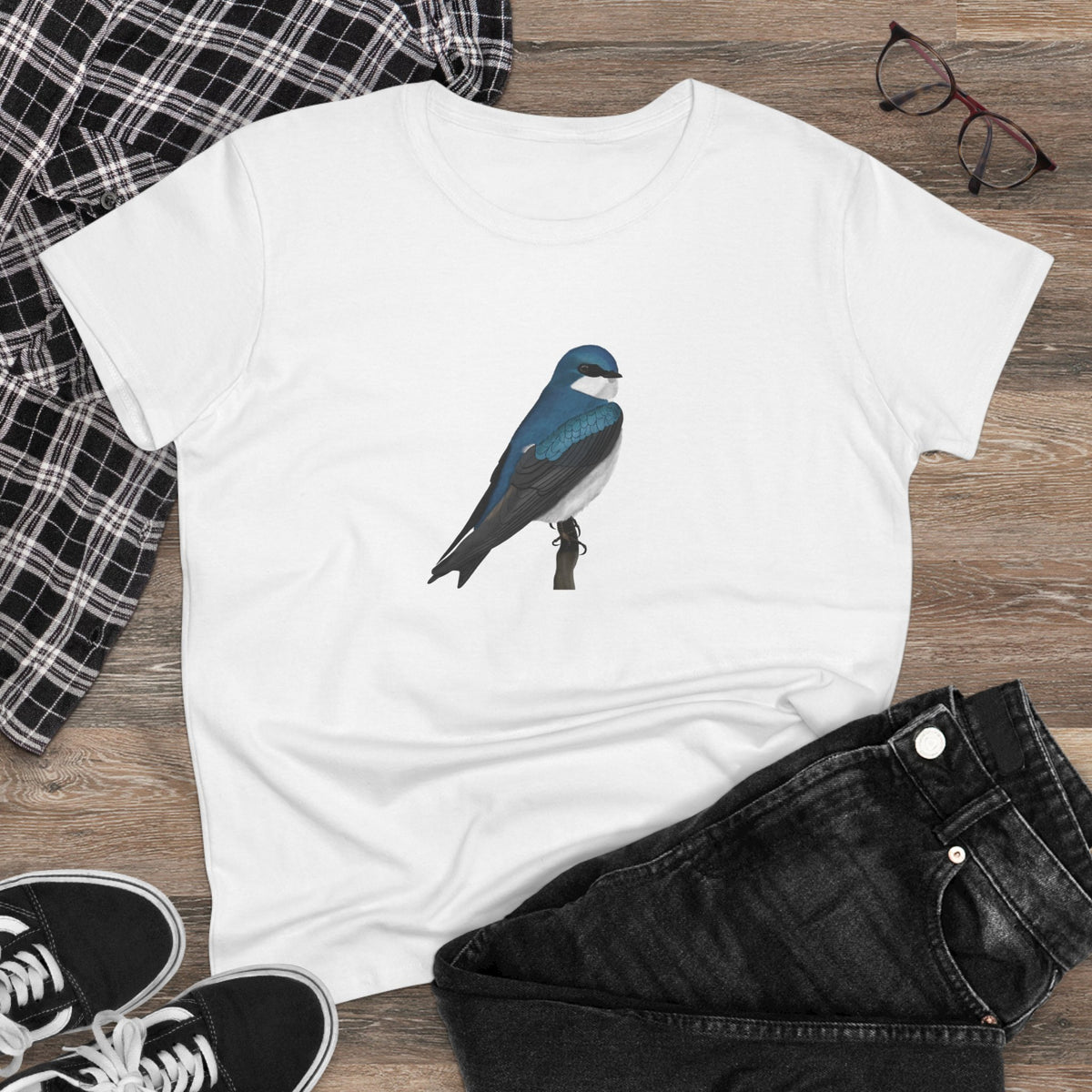 Tree Swallow Bird Design for Birdwatchers and Bird Lovers Women's T-Shirt