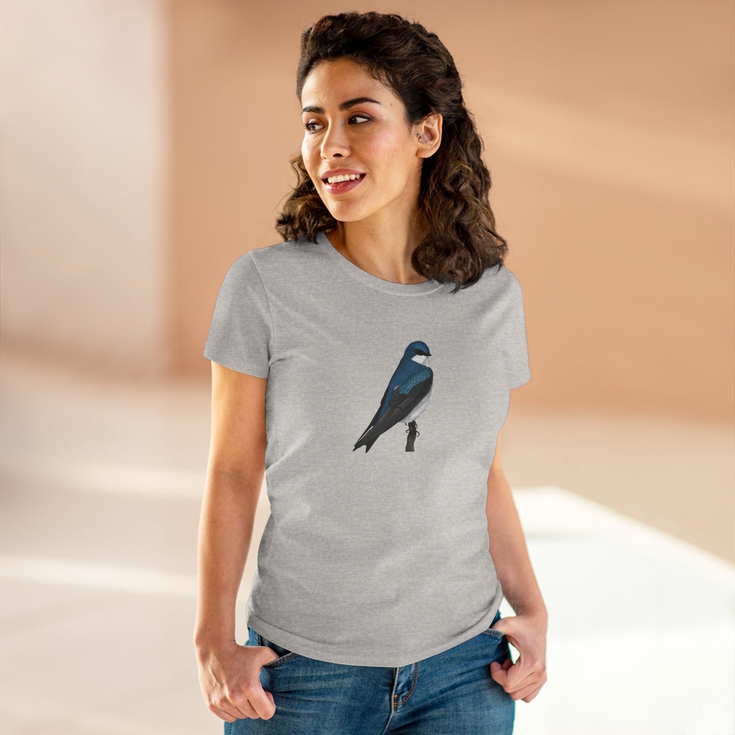 Tree Swallow Bird Design for Birdwatchers and Bird Lovers Women's T-Shirt