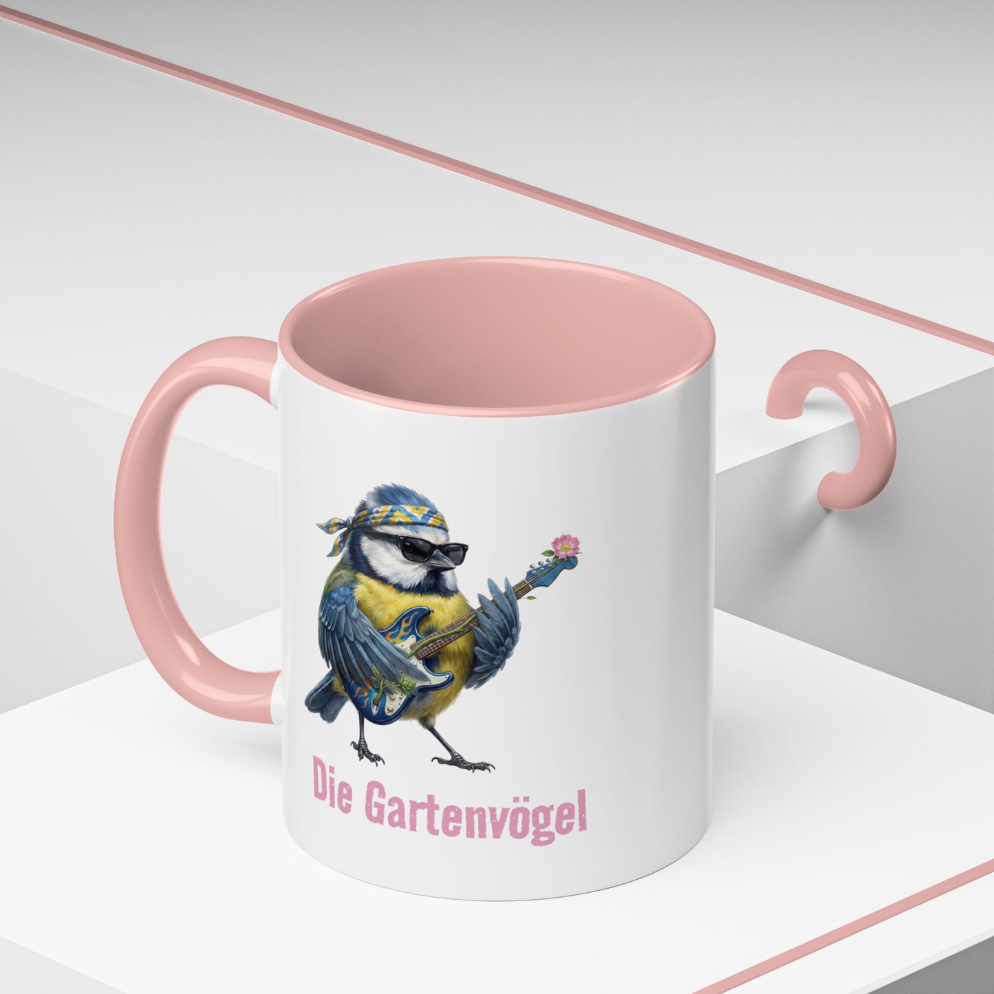 Bert Blumen-Gitarre Tasse (Rosa/Weiß) – Die Gartenvögel Band 2 Merch