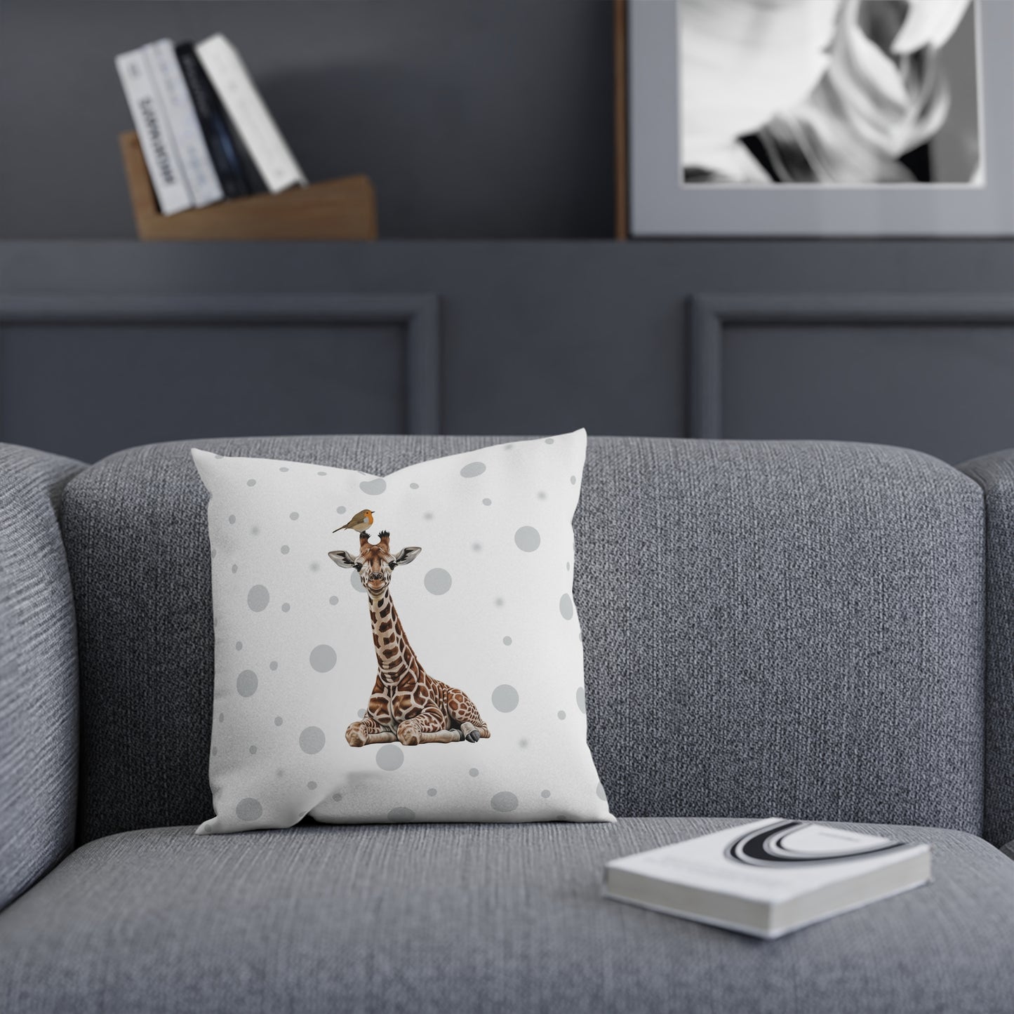 Rotkehlchen mit Giraffe Vogel Tiermotiv Kissen – Dekokissen mit Vogelmotiv Weiß mit grauen Punkten