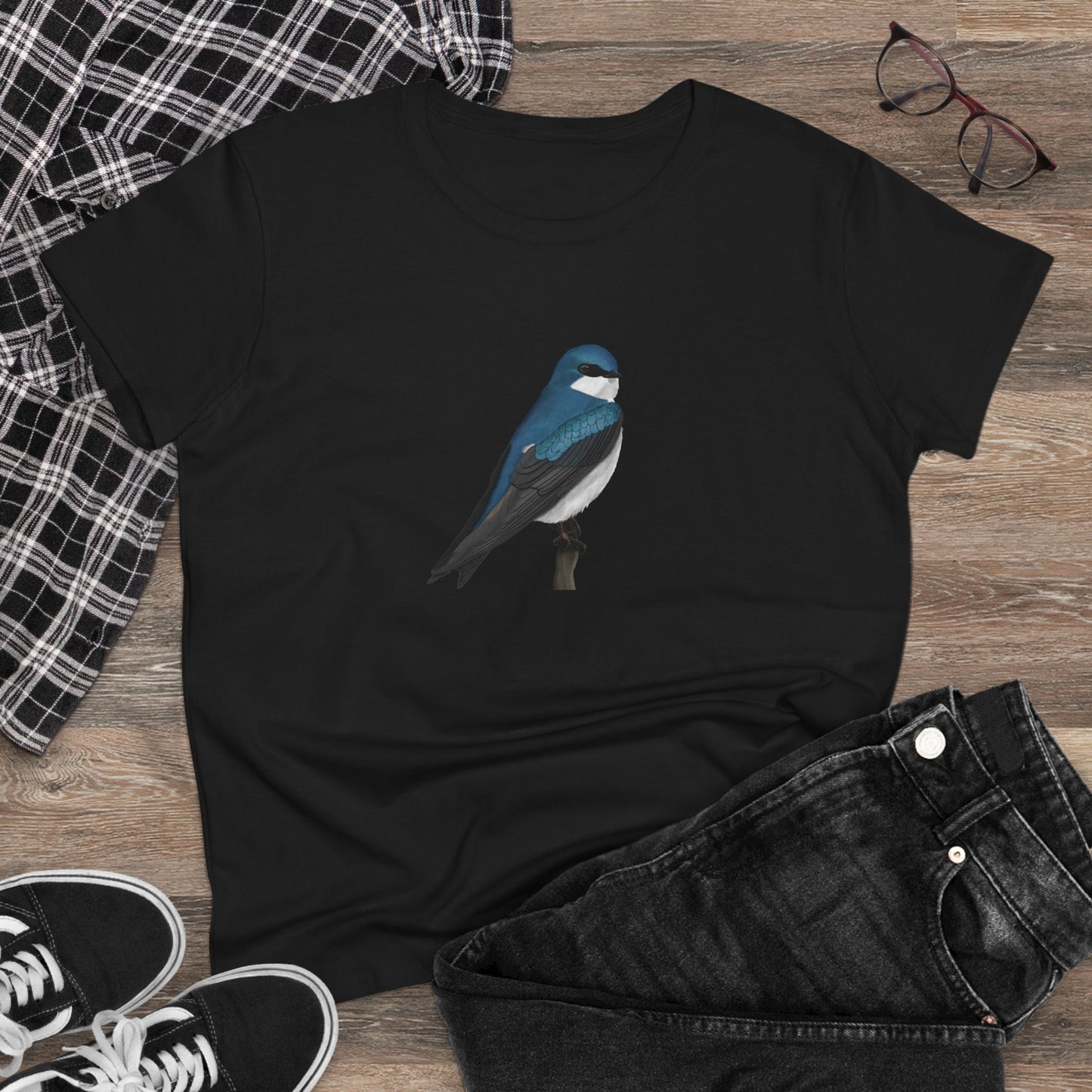 Tree Swallow Bird Design for Birdwatchers and Bird Lovers Women's T-Shirt