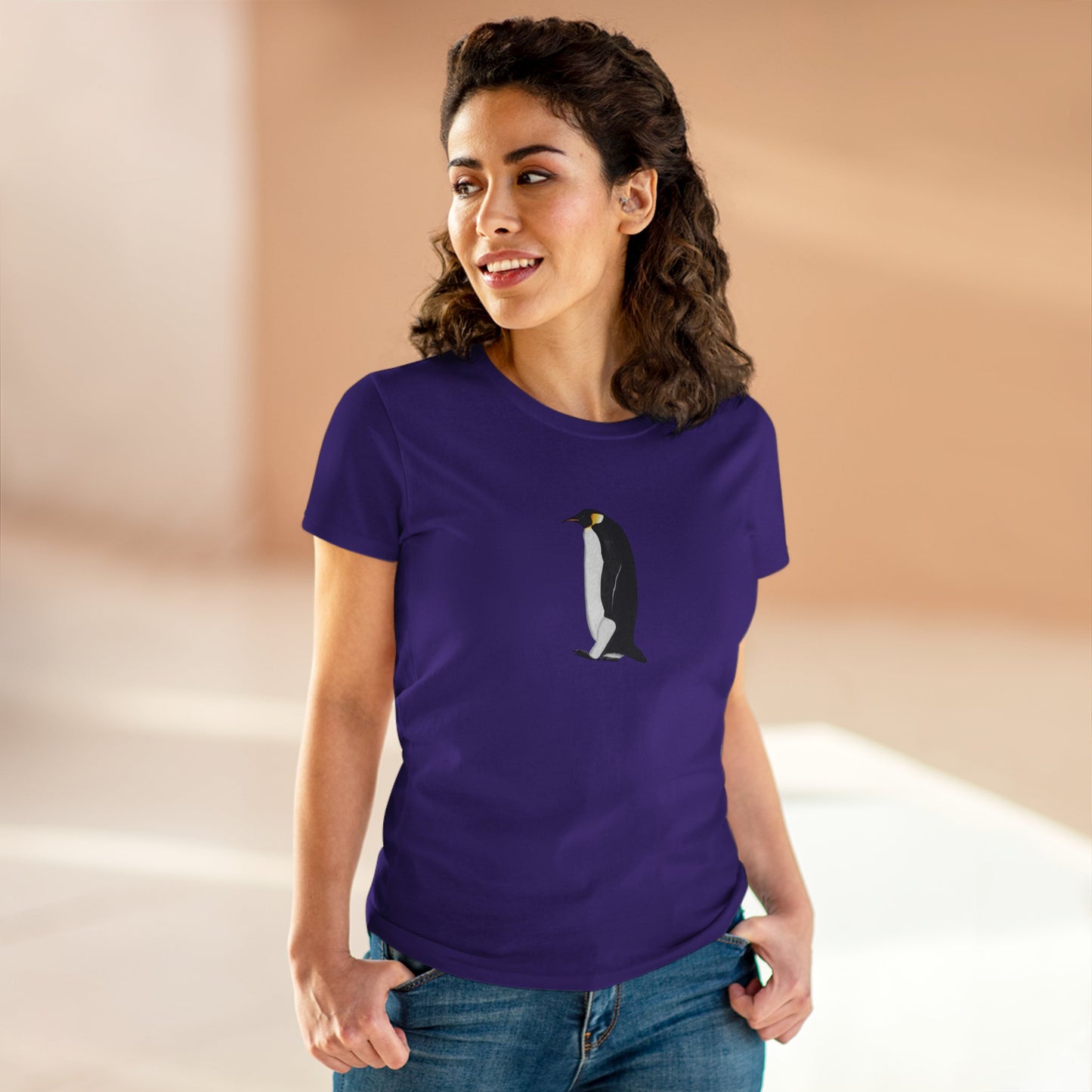 Penguin Bird Design for Birdwatchers and Bird Lovers Women's T-Shirt