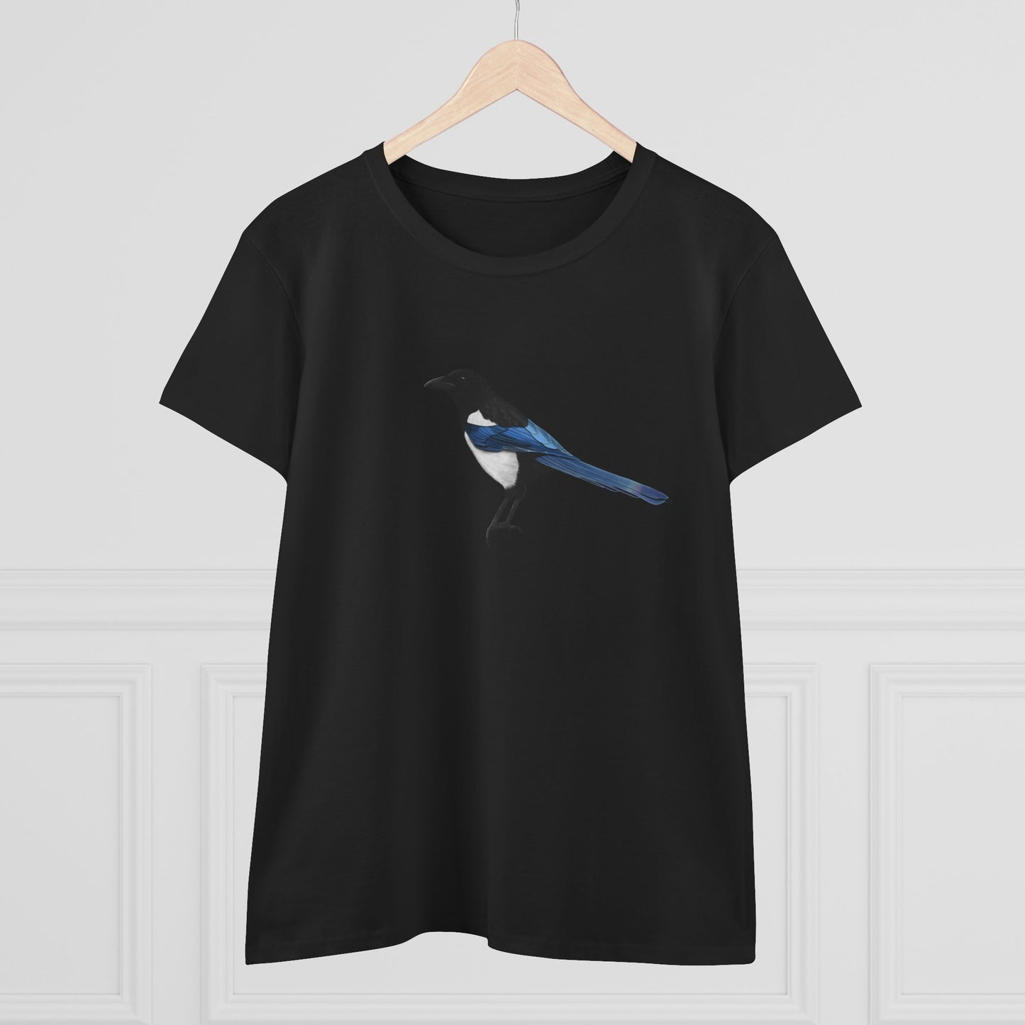 Magpie Bird Design for Birdwatchers and Bird Lovers Women's T-Shirt