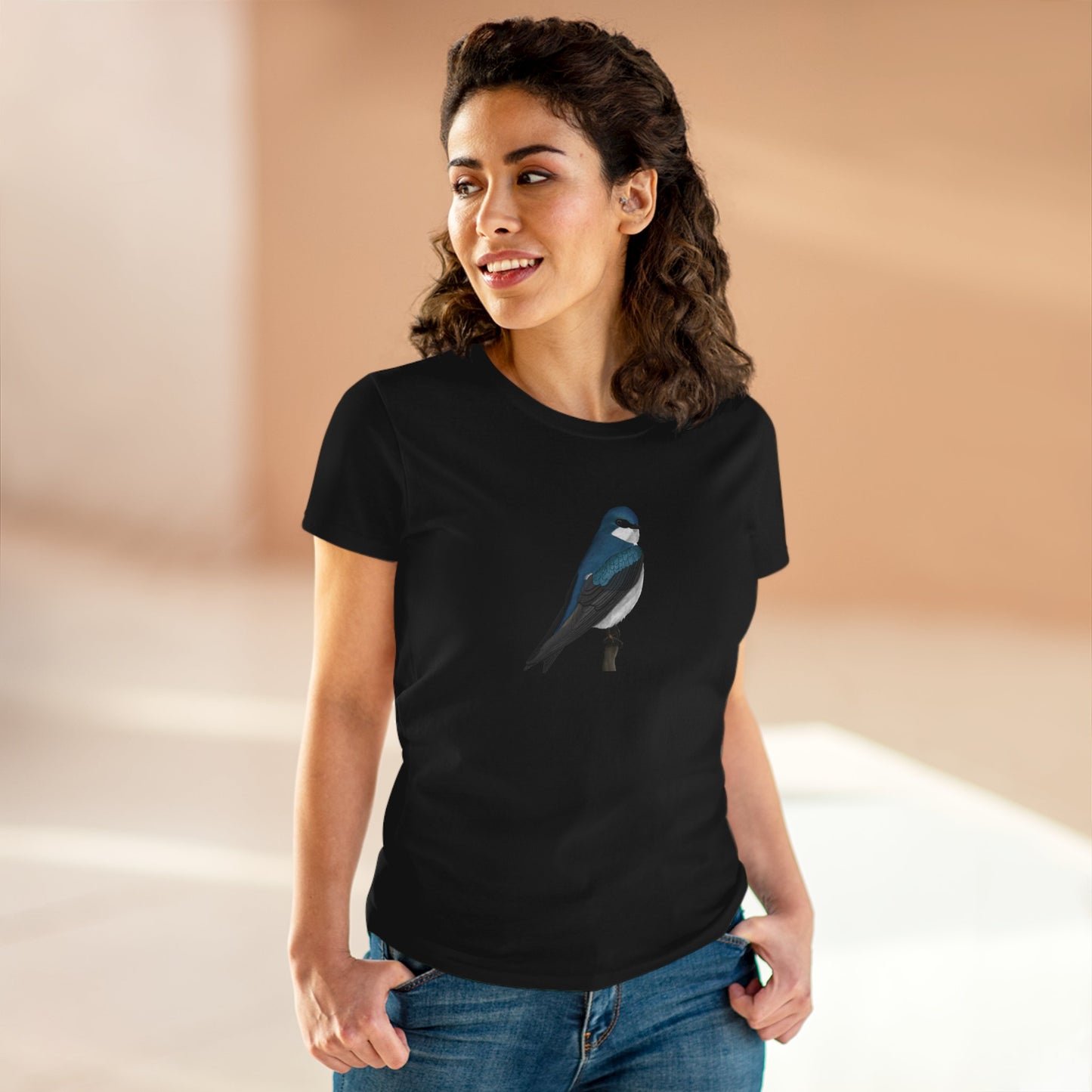 Tree Swallow Bird Design for Birdwatchers and Bird Lovers Women's T-Shirt
