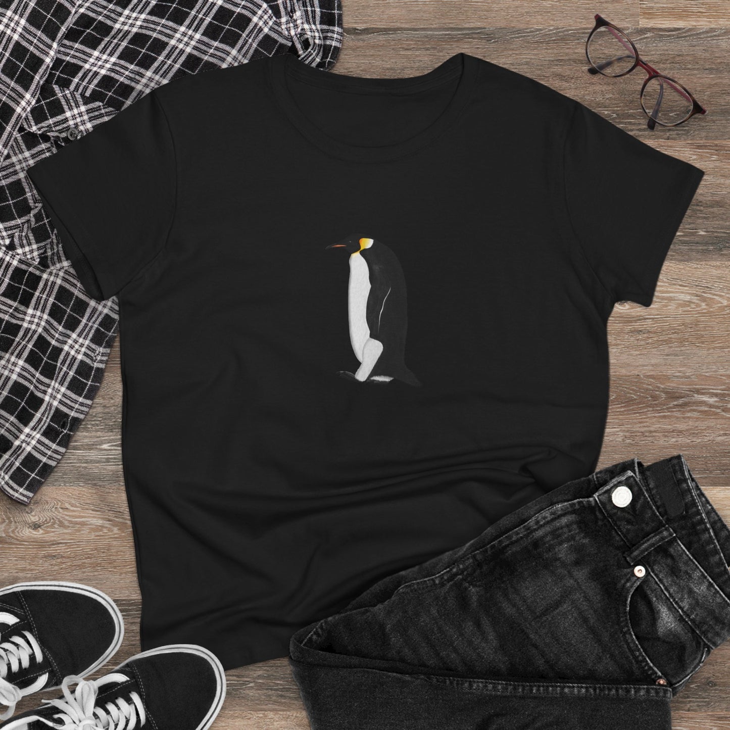 Penguin Bird Design for Birdwatchers and Bird Lovers Women's T-Shirt