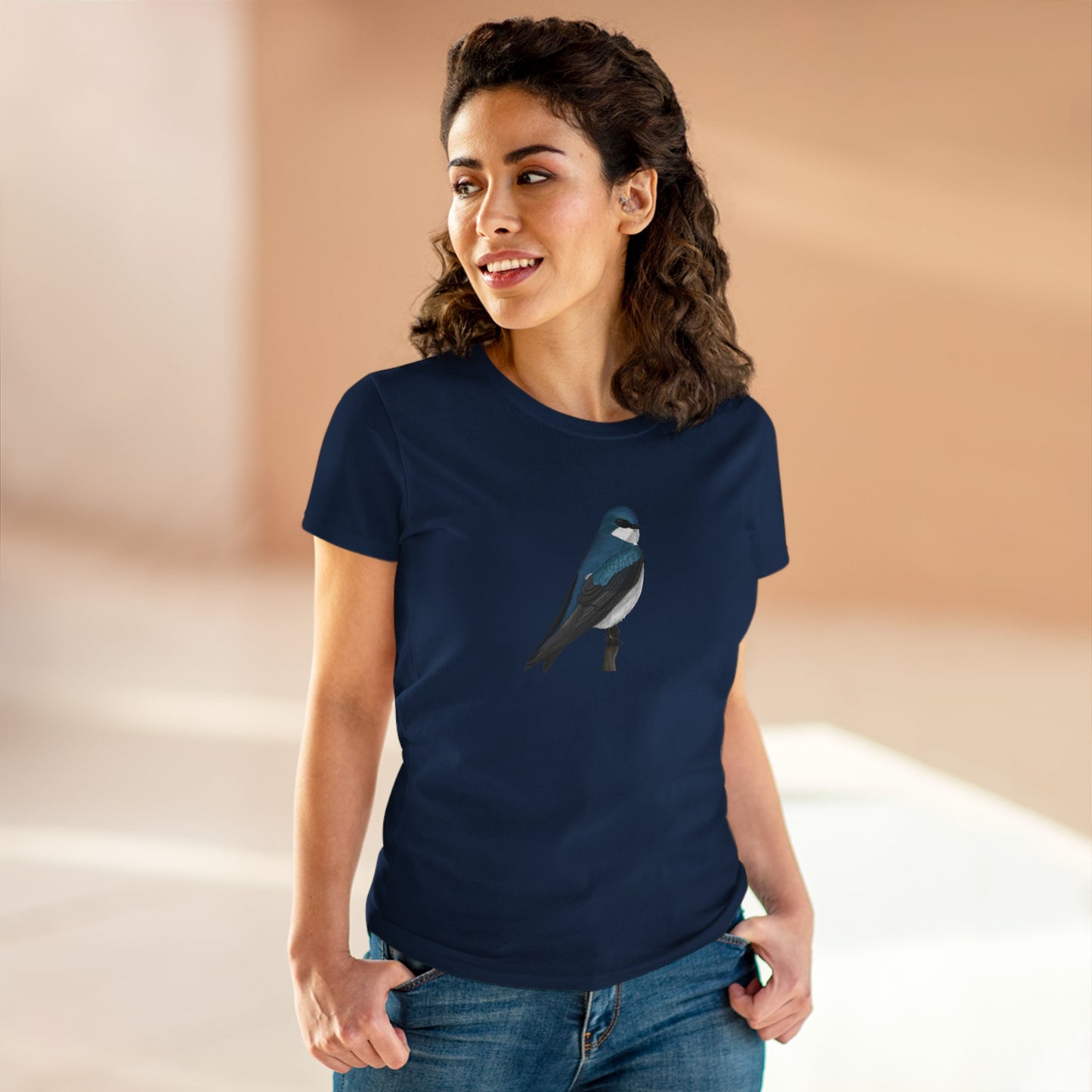 Tree Swallow Bird Design for Birdwatchers and Bird Lovers Women's T-Shirt