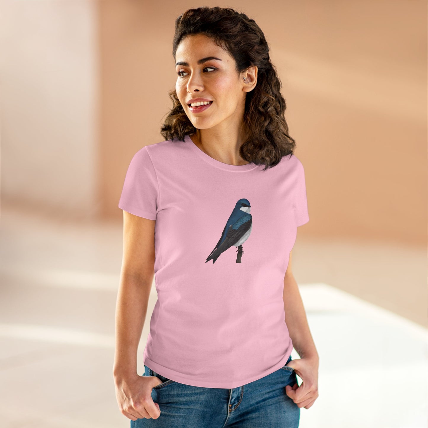 Tree Swallow Bird Design for Birdwatchers and Bird Lovers Women's T-Shirt