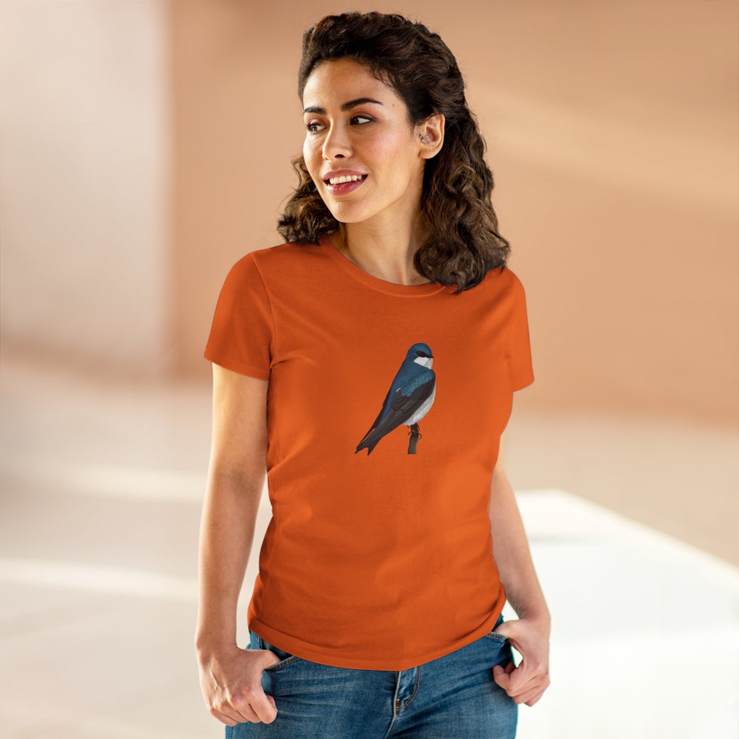 Tree Swallow Bird Design for Birdwatchers and Bird Lovers Women's T-Shirt
