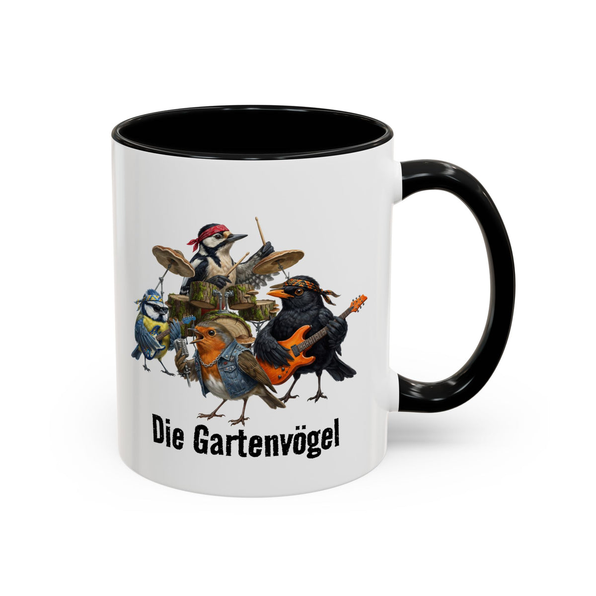 Tasse mit schwarzem Henkel mit der Vogel-Rockband. Die Gartenvögel spielen Gitarre und Schlagzeug bei einem Konzert im Garten.