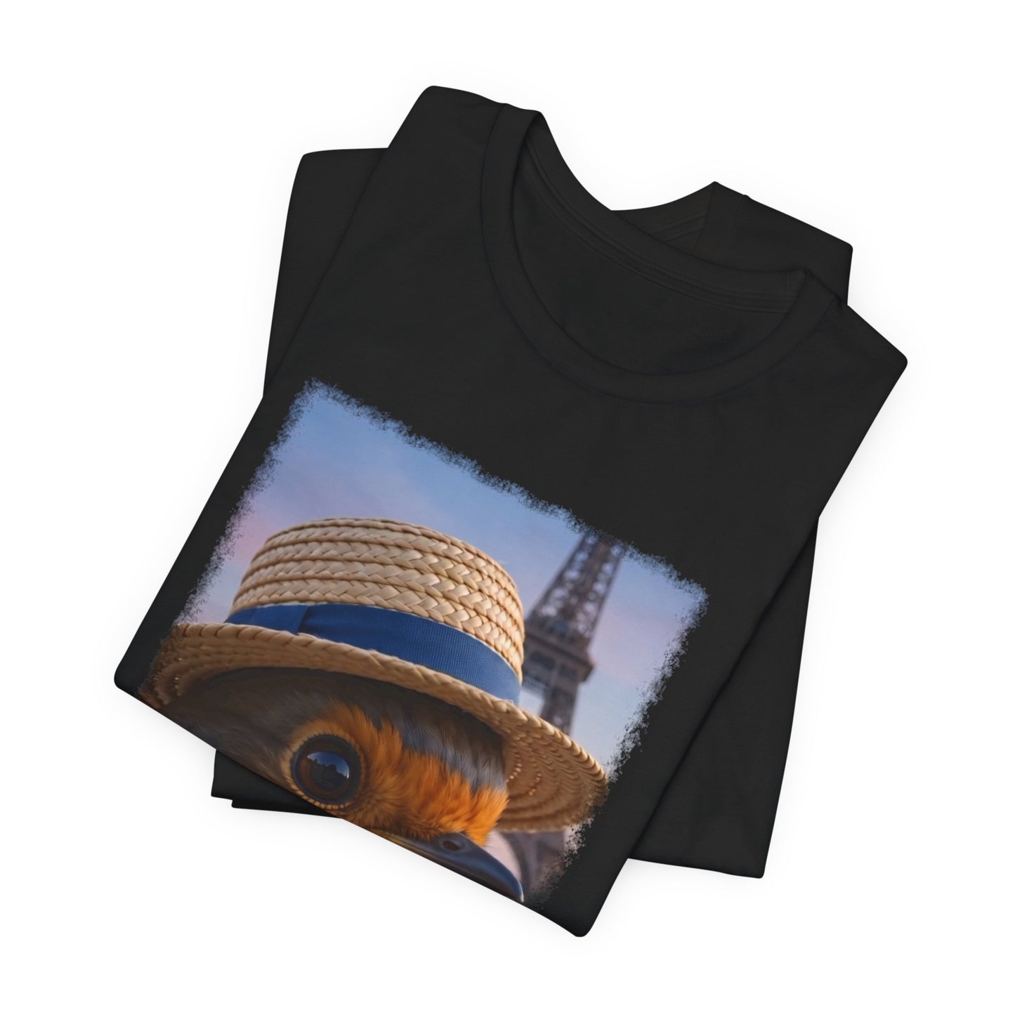 Rosi Rotkehlchen mit Sonnenhut in Paris T-Shirt – Bequemes Premium Shirt für Reisefreunde