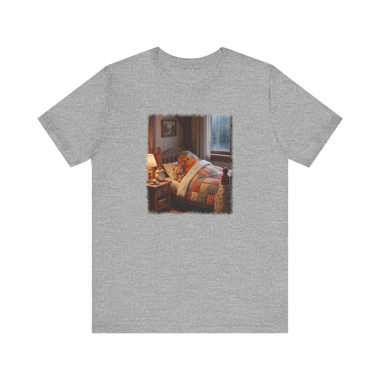 Süßes Rotkehlchen T-Shirt im Bett mit Teddy | Kuscheliges Vogel-Motiv für Langschläfer