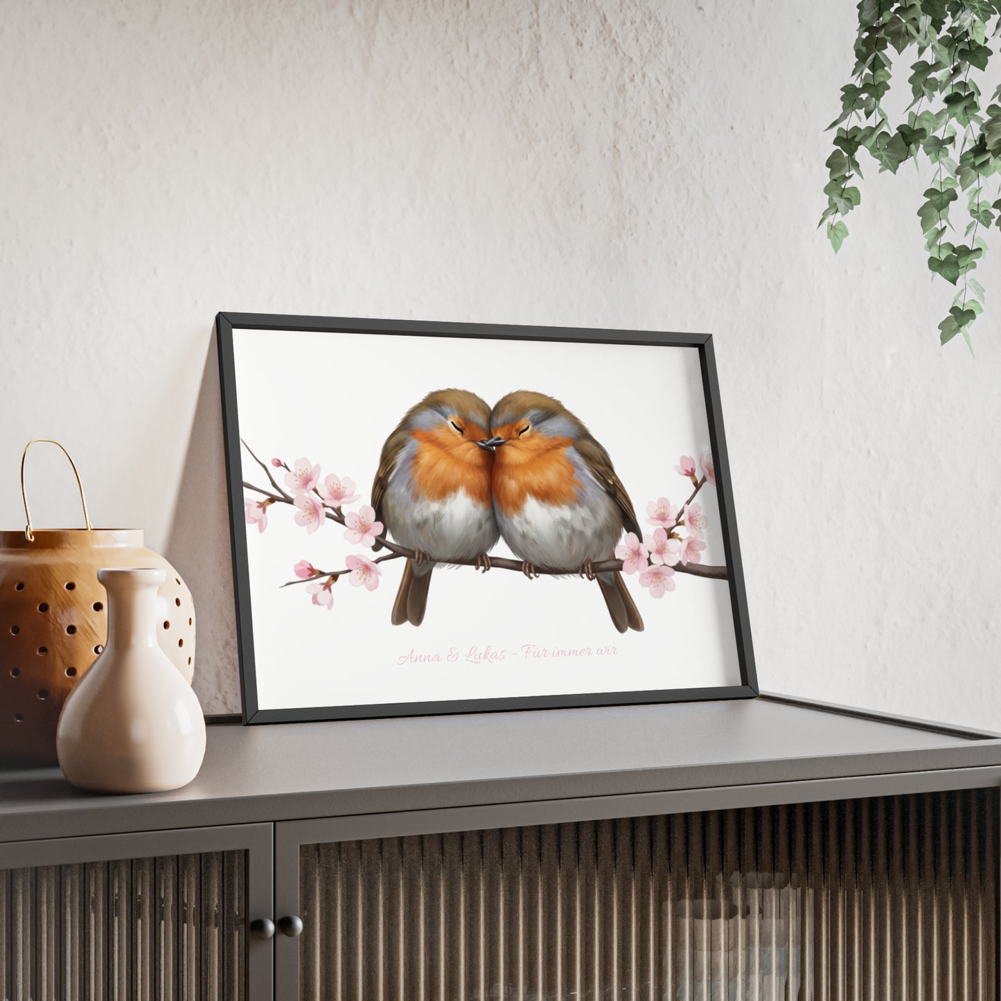 Personalisiertes Wandbild im Holzrahmen – Rotkehlchen-Paar mit Wunschnamen