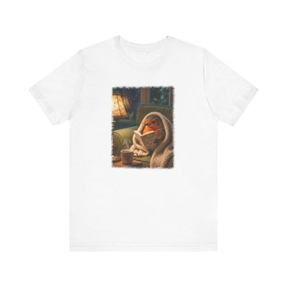 Gemütliches Rotkehlchen T-Shirt mit Lese-Motiv | Süßes Vogel-Shirt für Buchliebhaber & Cozy Vibes