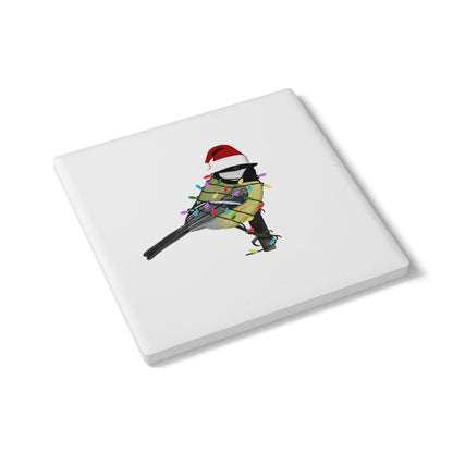 Keramik-Untersetzer Kohlmeise als Weihnachtsmann mit Lichterkette Weihnachtliches Vogel-Motiv