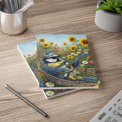 Bert Blaumeise mit Gitarre in der Hängematte - Premium Notizbuch A5 mit Vogelmotiv | Die Gartenvögel