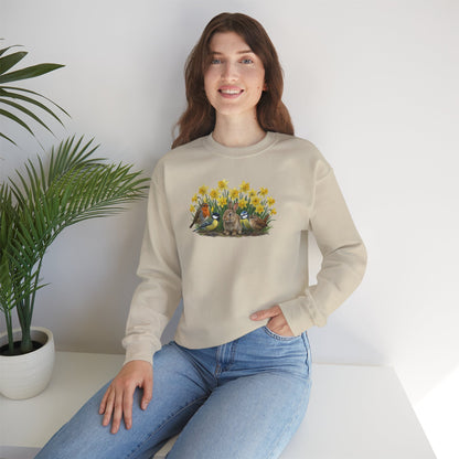 Oster-Sweatshirt Frühlingswiese – Kaninchen & Singvögel in Osterglocken | Unisex Pullover