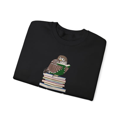 Whooo Loves Reading Owl Teacher Sweatshirt – Cozy Librarian & Book Lover Crewneck