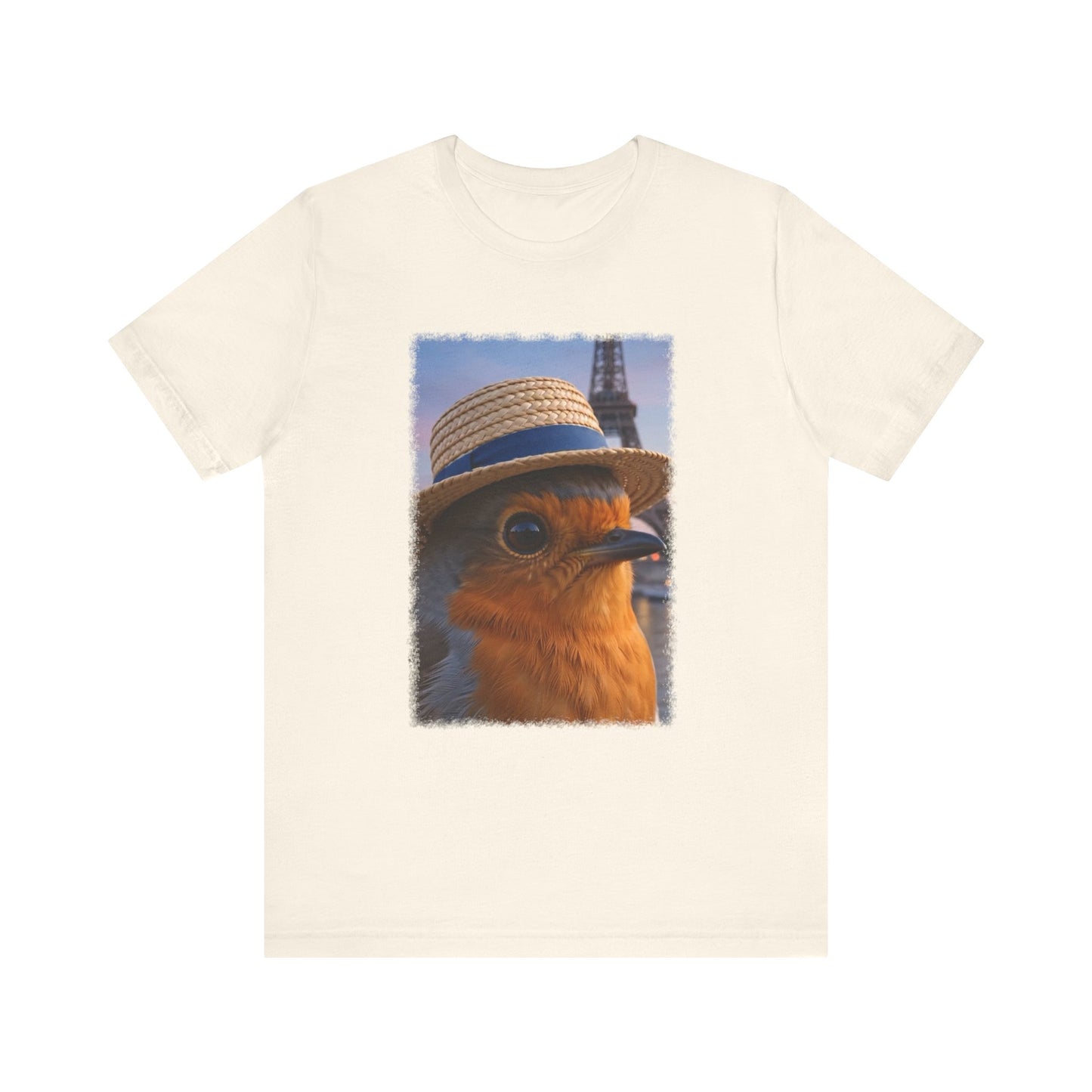 Rosi Rotkehlchen mit Sonnenhut in Paris T-Shirt – Bequemes Premium Shirt für Reisefreunde