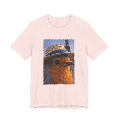 Rosi Rotkehlchen mit Sonnenhut in Paris T-Shirt – Bequemes Premium Shirt für Reisefreunde