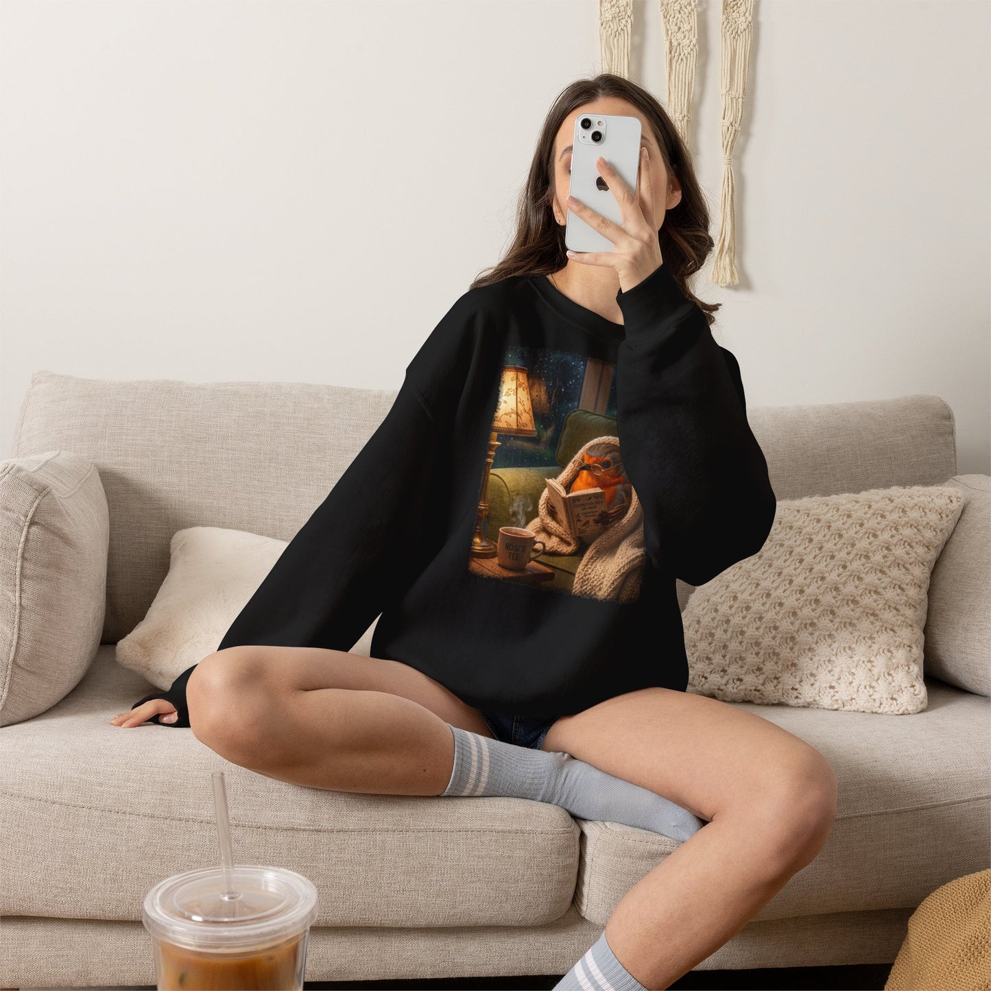 Gemütliches Rotkehlchen Sweatshirt mit Lese-Motiv | Süßer Vogel Pullover für Buchliebhaber