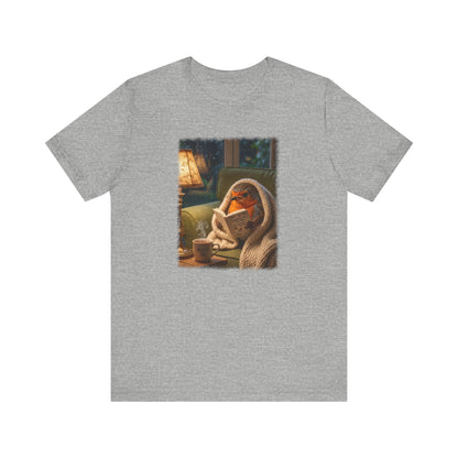 Gemütliches Rotkehlchen T-Shirt mit Lese-Motiv | Süßes Vogel-Shirt für Buchliebhaber & Cozy Vibes