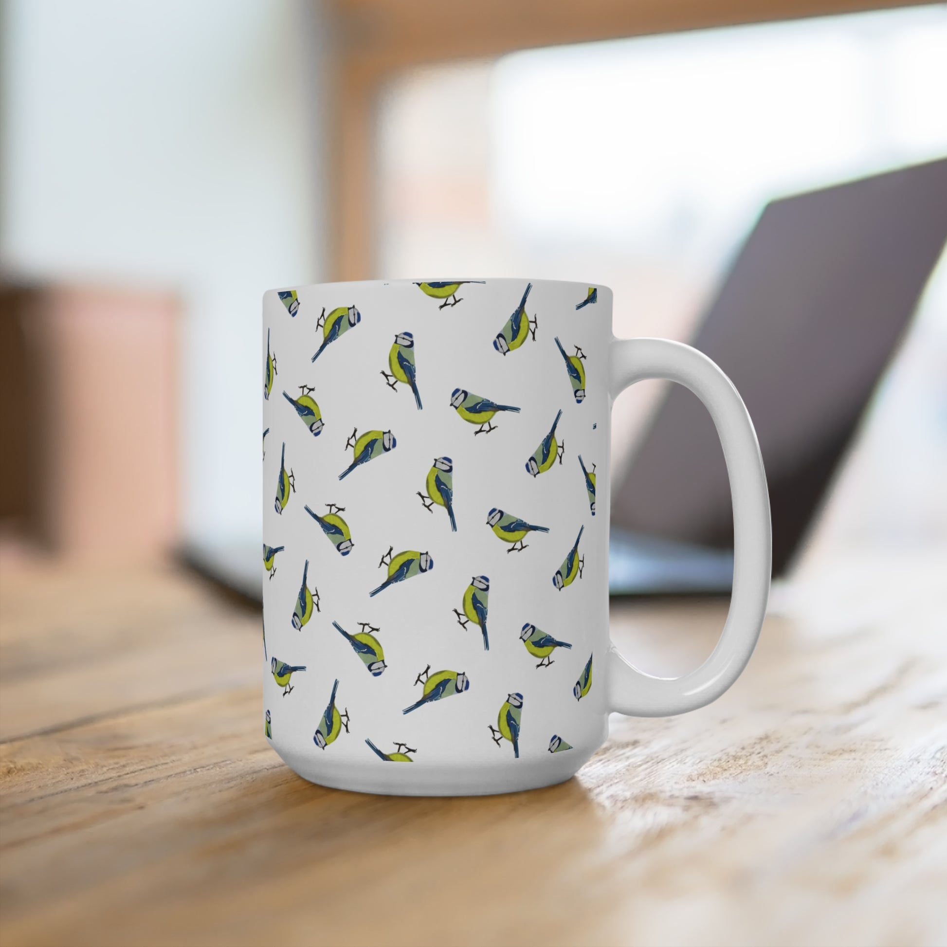 Blaumeise Tasse – mit Streumuster | Vogelmotiv Kaffeebecher für Vogelbeobachter & Naturfreunde