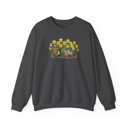 Oster-Sweatshirt Frühlingswiese – Kaninchen & Singvögel in Osterglocken | Unisex Pullover