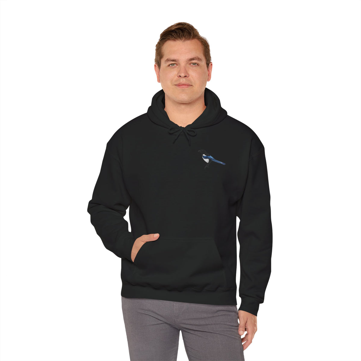 Elster Hoodie – Minimalistischer Kapuzenpullover mit kleinem Vogelmotiv für Naturfans