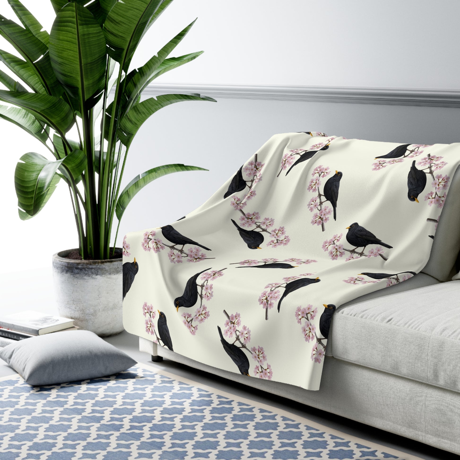 Amsel Decke – Premium Sherpa-Fleece in Cremeweiß | Kuscheldecke mit Vogelmotiv (150x200cm)