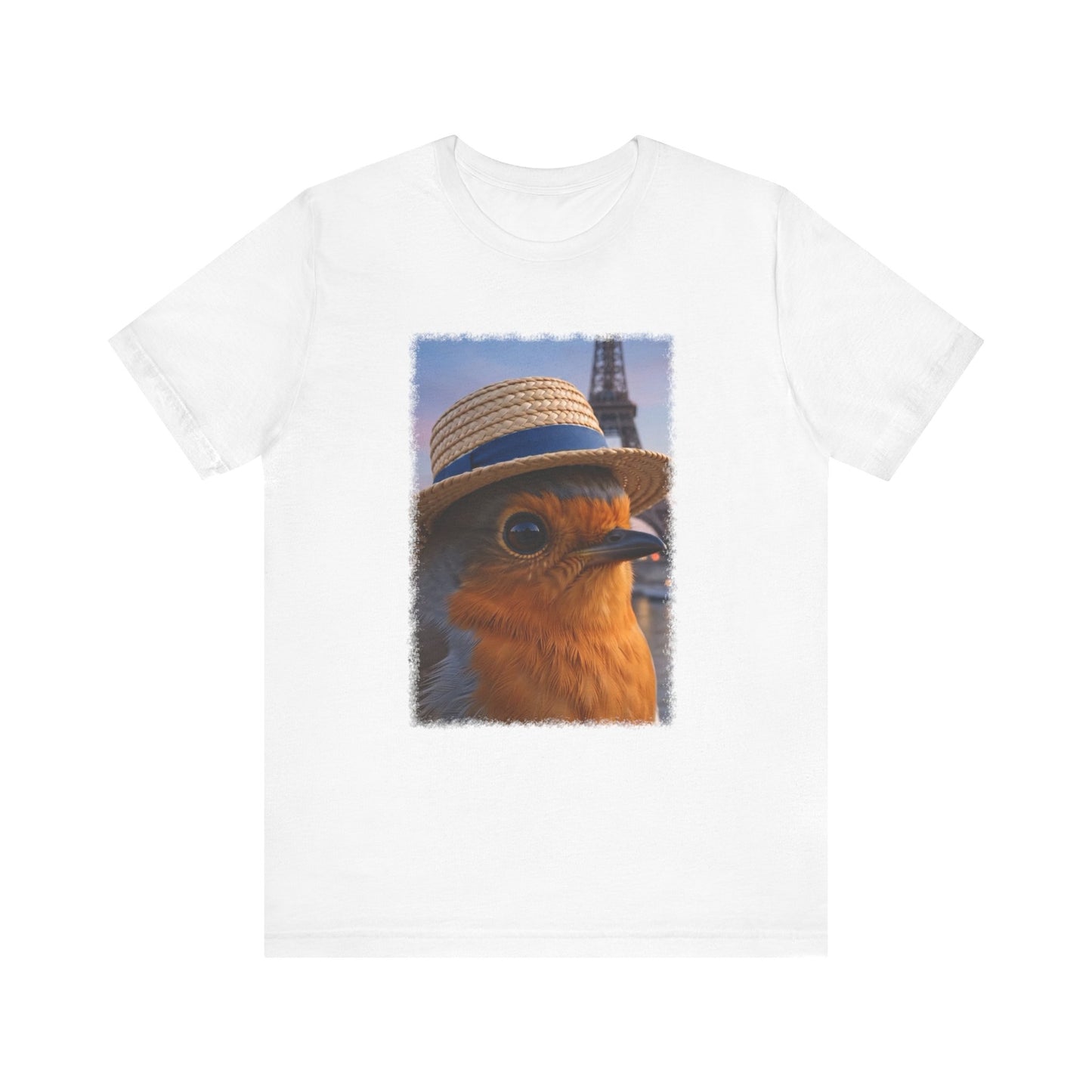 Rosi Rotkehlchen mit Sonnenhut in Paris T-Shirt – Bequemes Premium Shirt für Reisefreunde