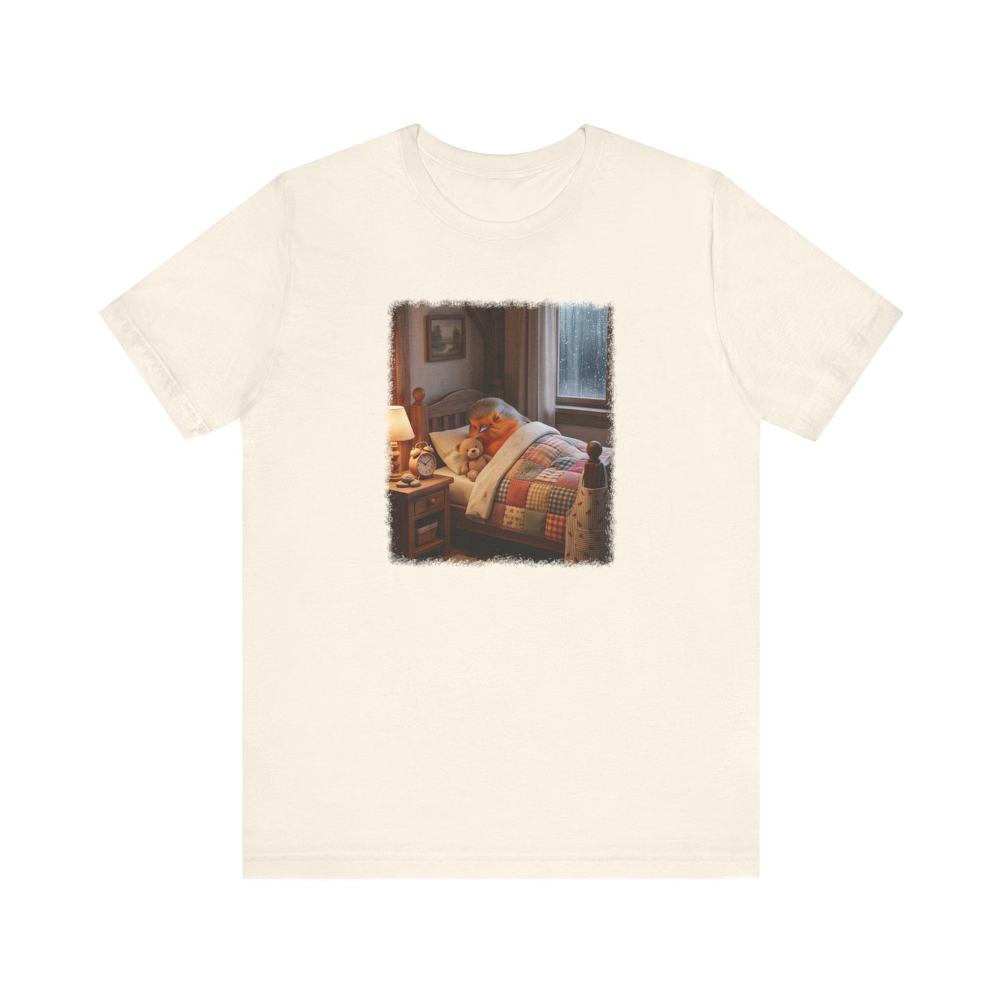 Süßes Rotkehlchen T-Shirt im Bett mit Teddy | Kuscheliges Vogel-Motiv für Langschläfer