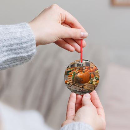 Premium Keramik Ornament Rosi Rotkehlchen & der Riesen-Kürbis | 7,5x7,5 cm | Lustige Herbst Deko für Vogelfreunde
