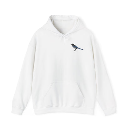 Elster Hoodie – Minimalistischer Kapuzenpullover mit kleinem Vogelmotiv für Naturfans