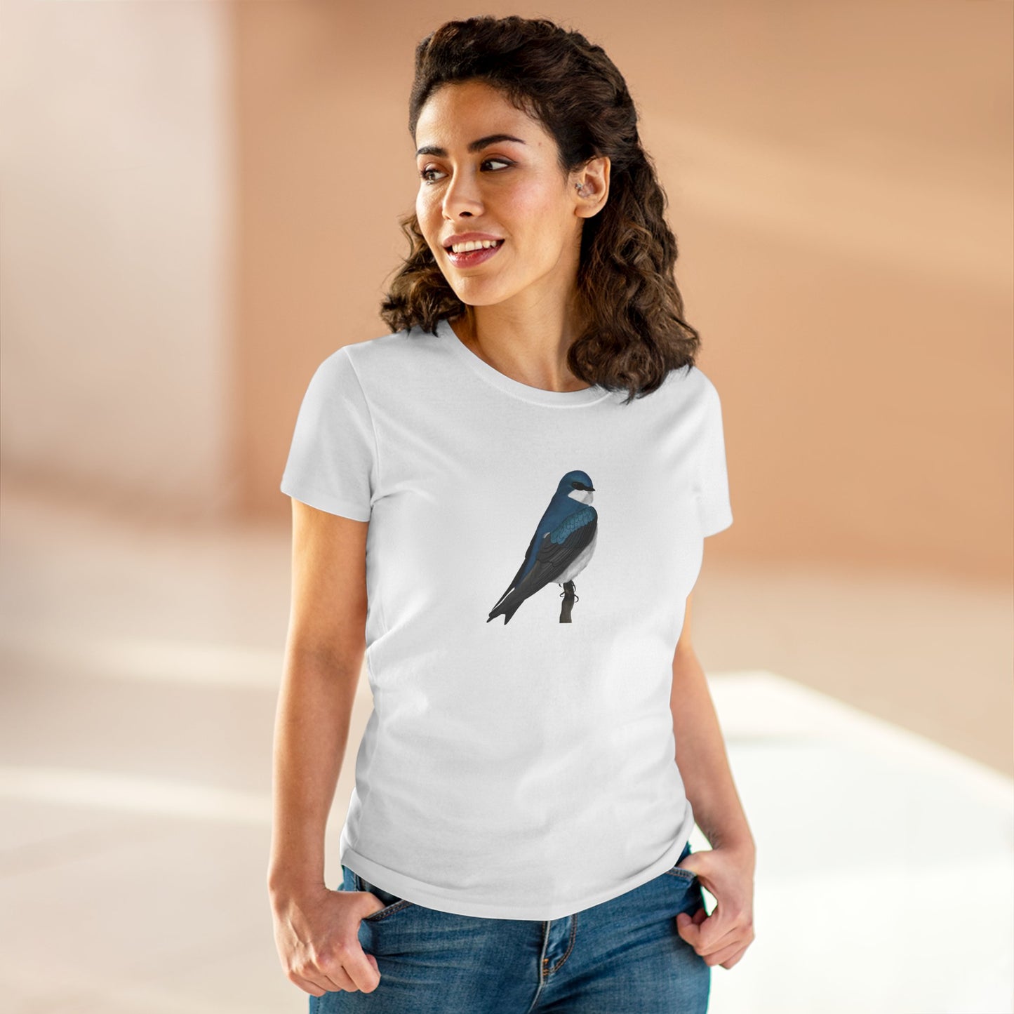 Tree Swallow Bird Design for Birdwatchers and Bird Lovers Women's T-Shirt