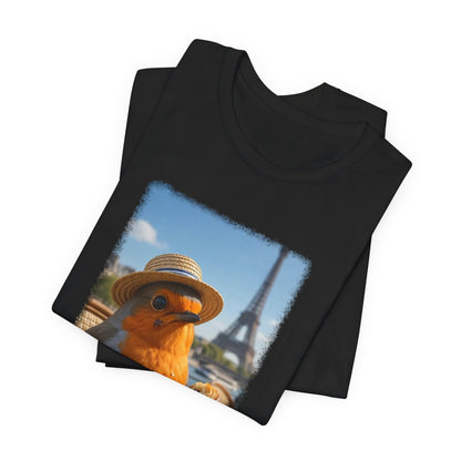 Rosi Rotkehlchen im Paris Bistro T-Shirt – Bequemes Premium Shirt für Vogelfreunde