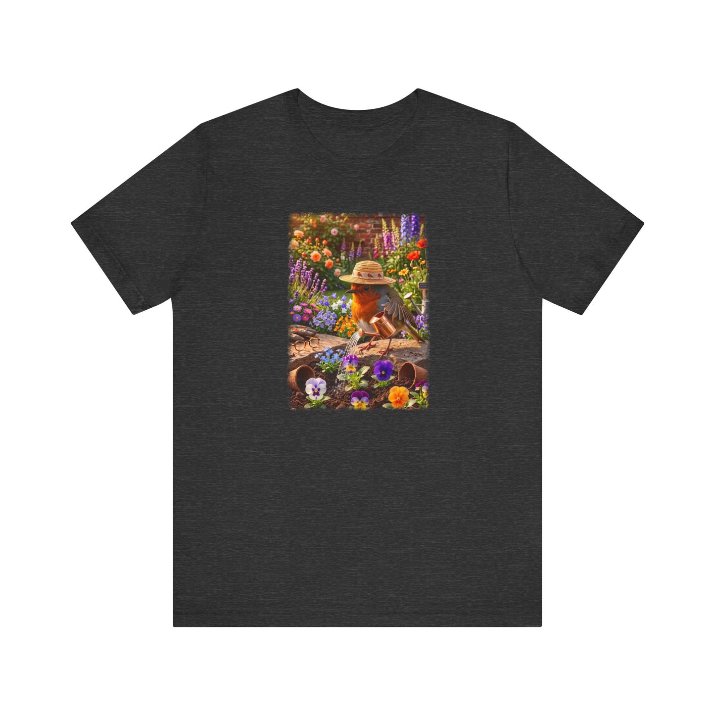 Digital gemalte Illustration eines friedlichen Rotkehlchens inmitten eines blühenden Blumenbeets, das mit einer kleinen Gießkanne die Blumen wässert, auf einem Unisex T-Shirt.