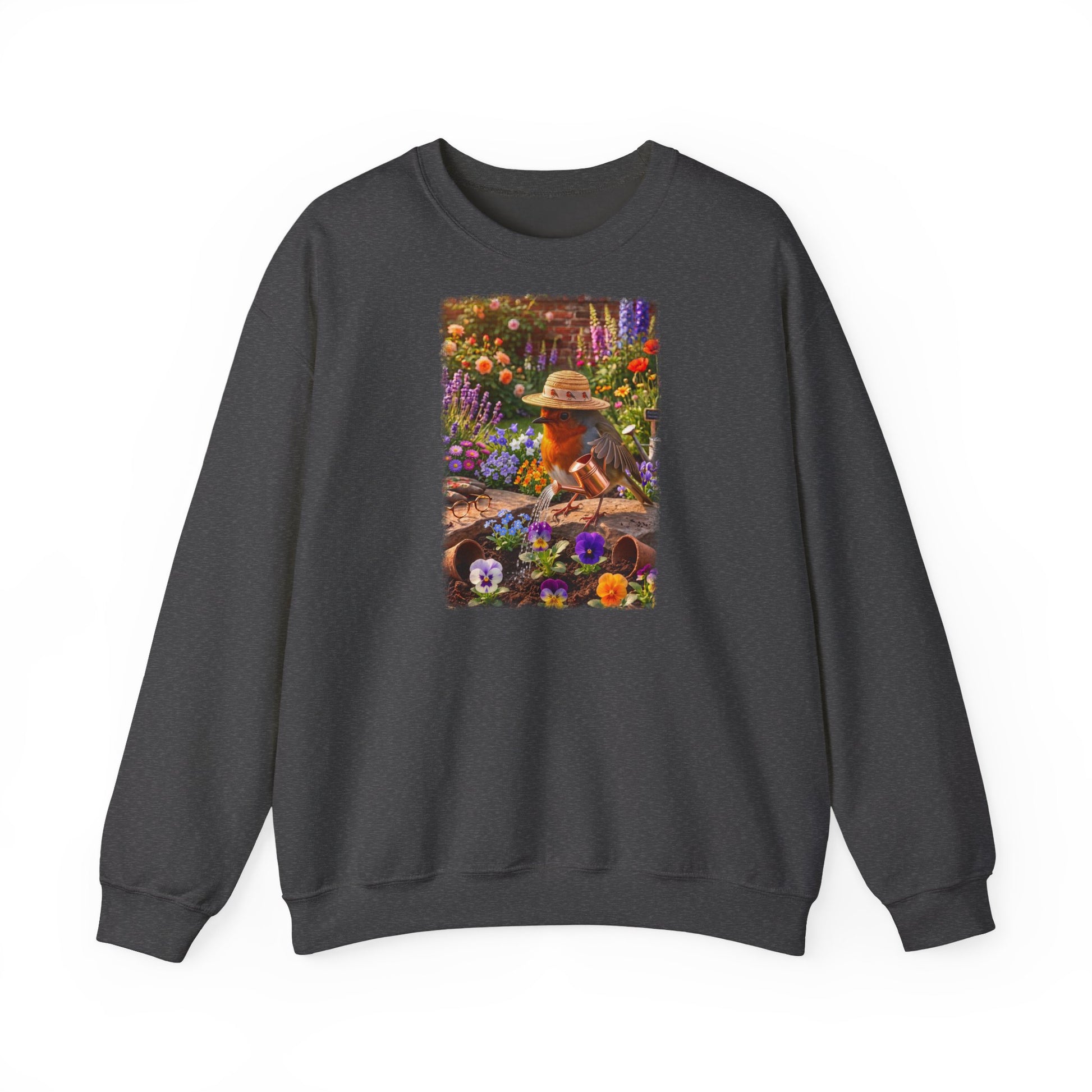 Digital gemalte Illustration eines friedlichen Rotkehlchens inmitten eines blühenden Blumenbeets, das mit einer kleinen Gießkanne die Blumen wässert, auf einem warmen Unisex-Sweatshirt.