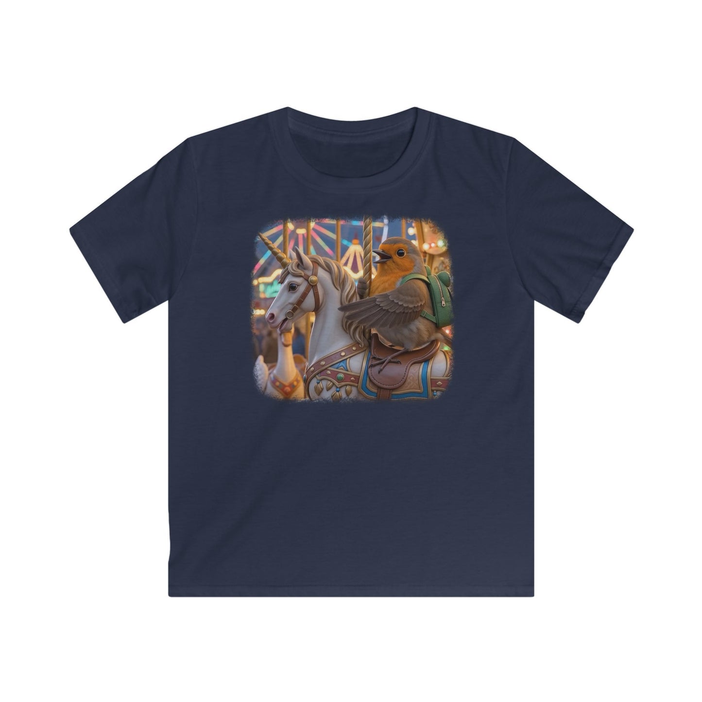 Lustiges Vogel T-Shirt für Kinder. Das kleine Rotkehlchen Rosi reitet auf der Kirmes fröhlich auf einem magischen Einhorn im Karussell. Ein tolles Geschenk für kleine Vogelfreunde, Vogelbeobachter und Nachwuchs-Biologen.