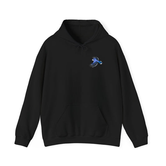 Schwarzer Blauhäher Hoodie (Blue Jay) für Damen und Herren mit kleinem gemaltem Vogelmotiv im Flug auf der Brust