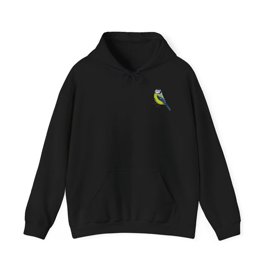 Schwarzer Blaumeise Hoodie für Damen und Herren mit kleinem gemaltem Gartenvogel-Motiv auf der Brust – Kapuzenpullover für Vogelfreunde